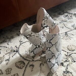 Aldo snakeskin shoes
